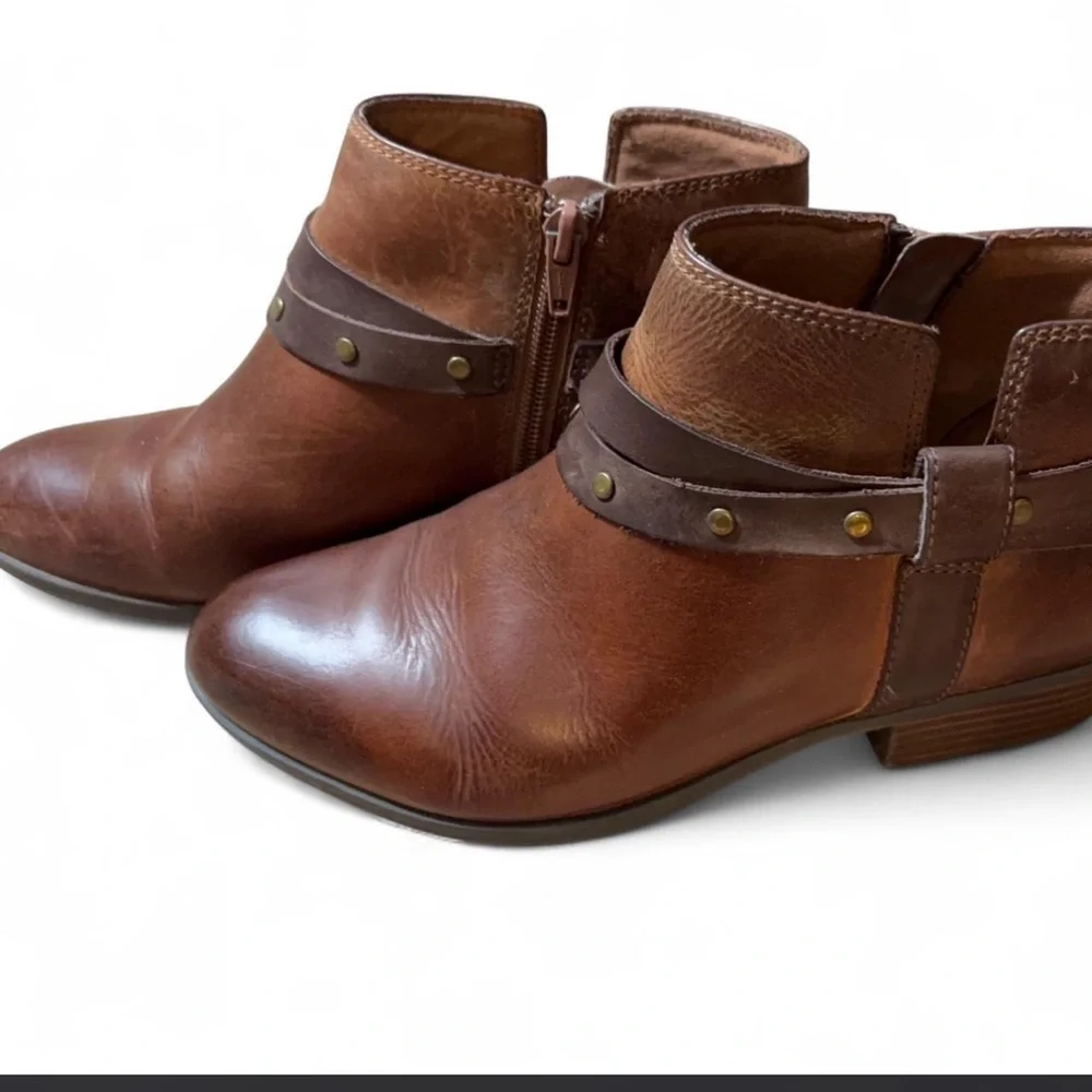 Clark’s Stylish Brown Ankle Booties